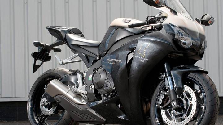 Honda CBR100RR Fireblades Special Edition In Black Side Pose